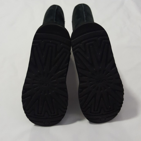 Classic black Uggs - Picture 6 of 7
